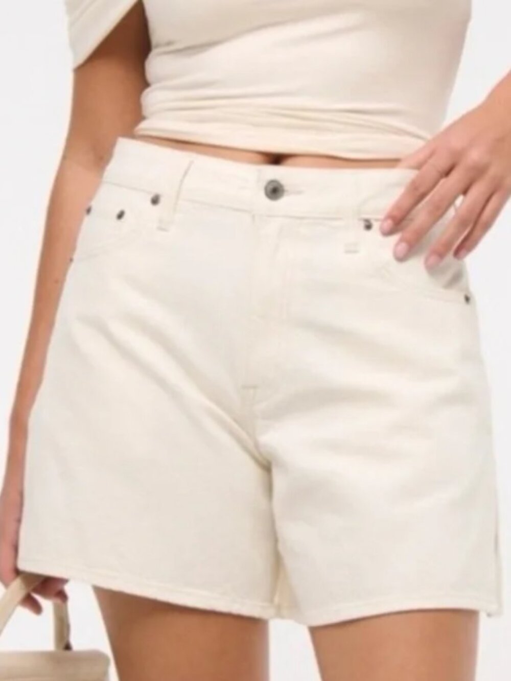 Abercrombie & Fitch The Loose Short High Rise Size 28/Size 6 White